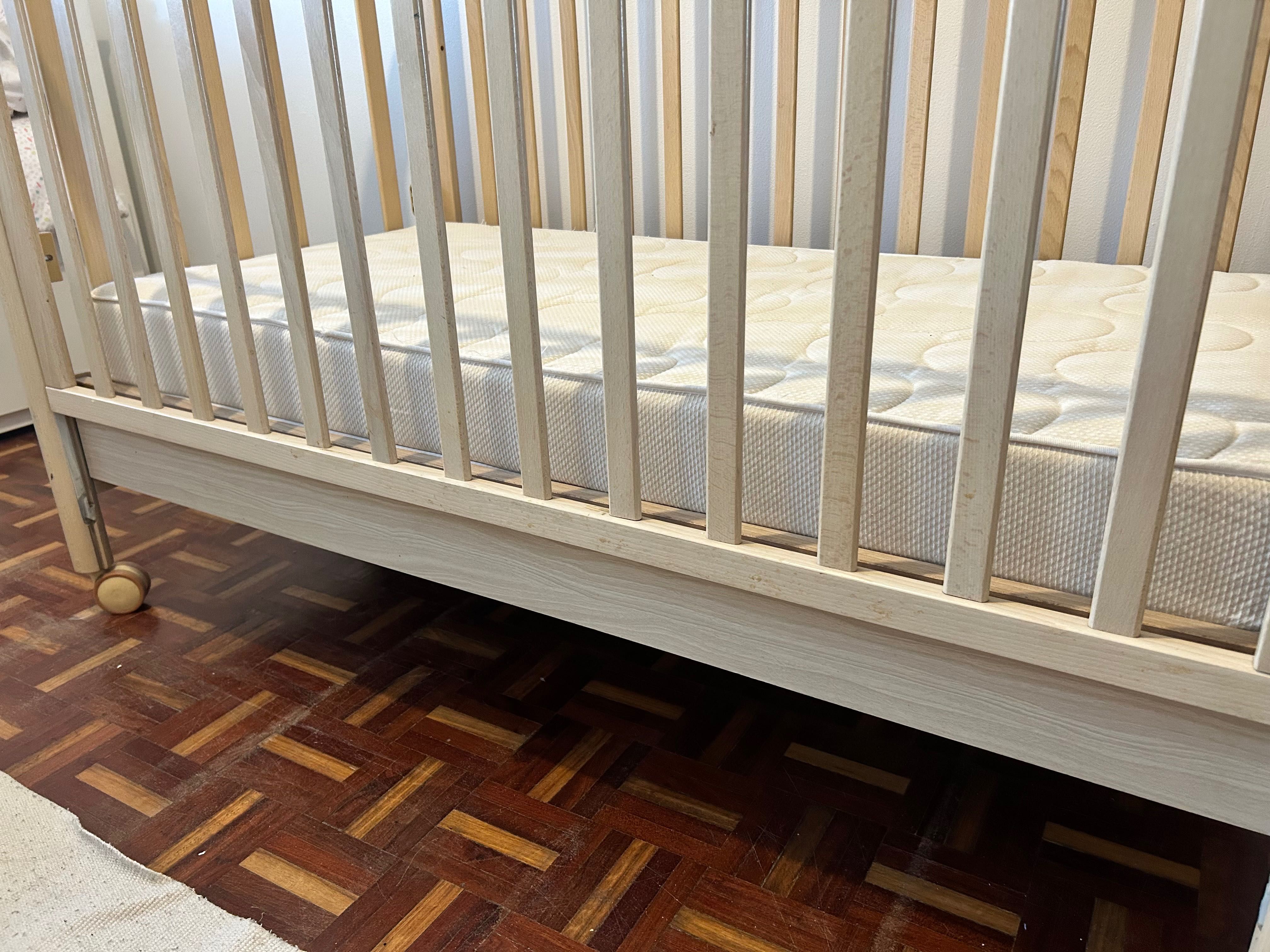 Berço pre Natal com colchão e gaveta