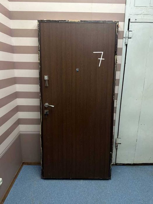 Двері вхідні металеві з Новобудов Склад з дверима БУ м.Шулявська