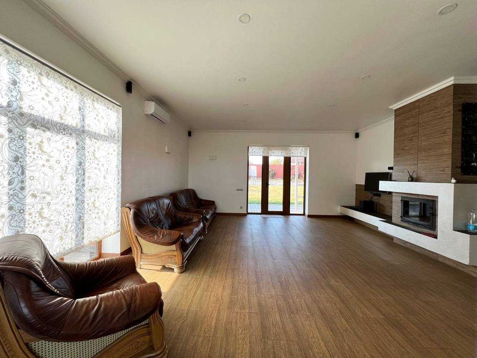 Жилий дім200м2+0,25га.Камін,сонячні панелі,електро/твердопалевний котл