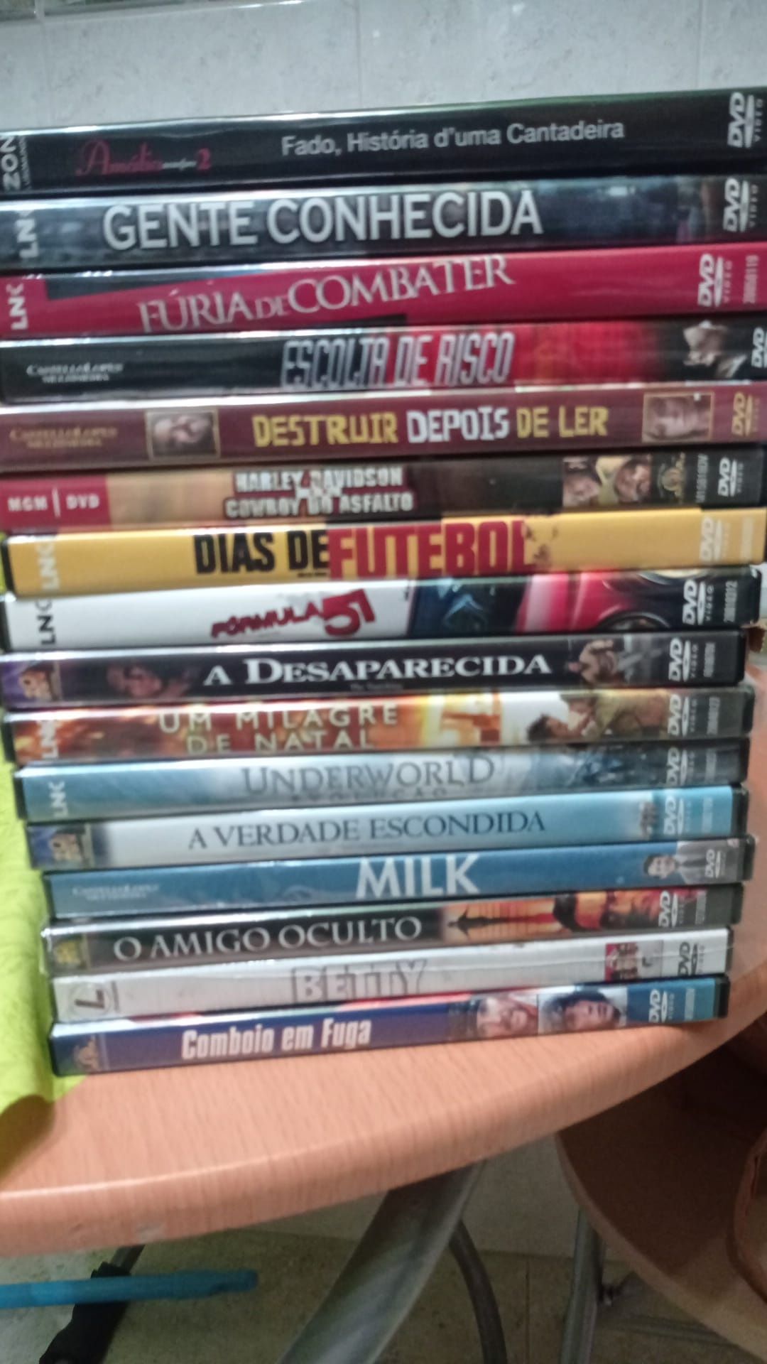 Filmes DVDs novos e usados como novo