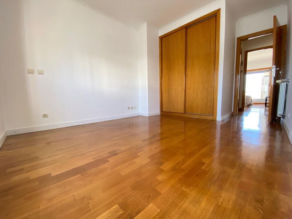 T4 Último piso com Terraço e Garagem para 4 carros