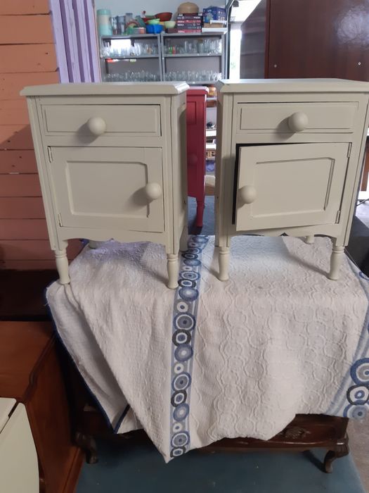 Conjunto de mesas de cabeceira