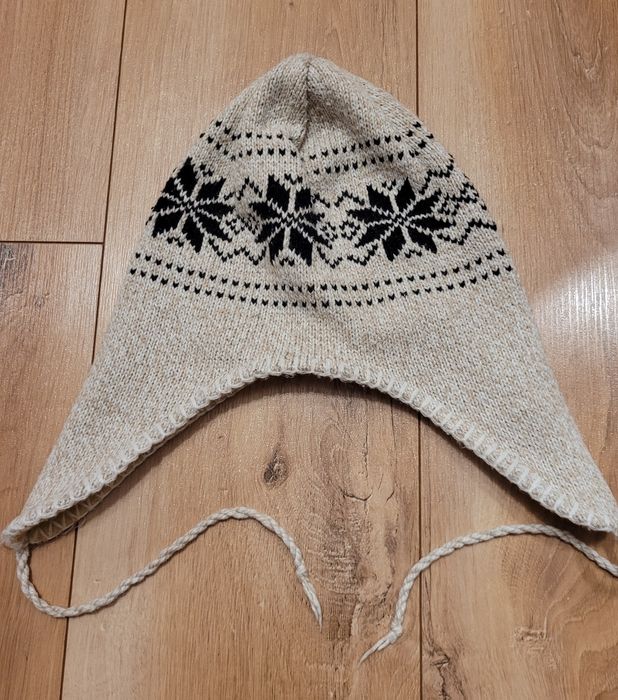 Czapka zimowa beżowa z nausznikami wiązana roz S