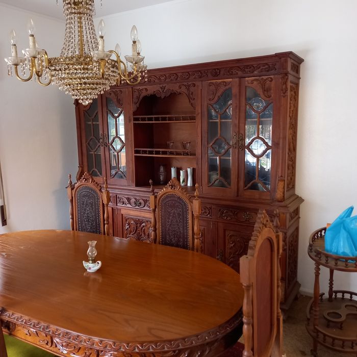 APARADORES + mesa e 6 cadeiras.