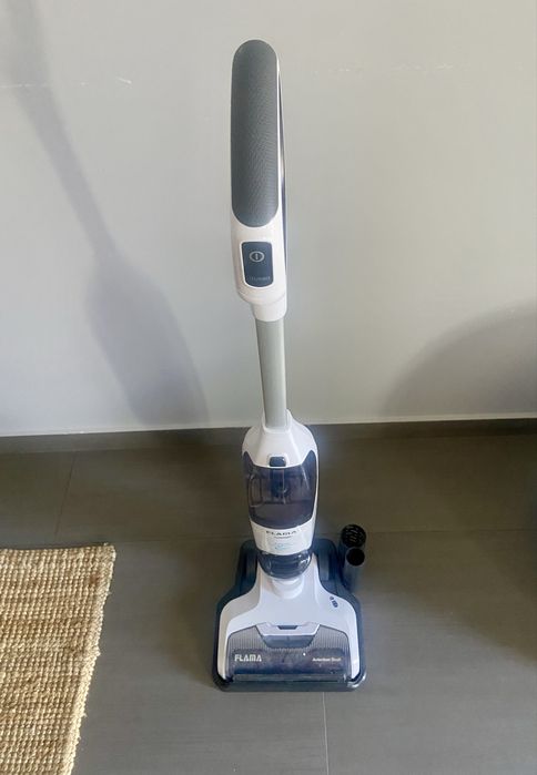 Aspirador Vertical FLAMA 1690FL Água 3em1