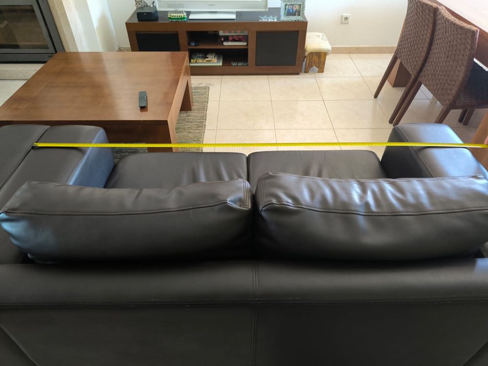 Dois sofas castanho chocolate