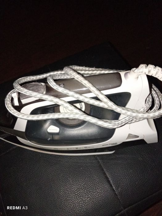 Ferro de passar em excelente estado