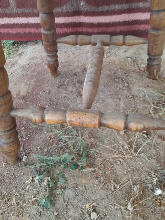 Cadeiras e loiçeiro antigos