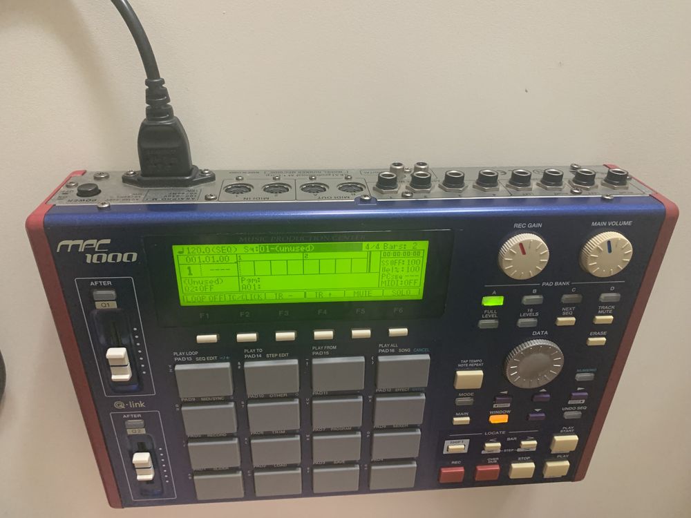 Akai mpc 1000 JJOS2XL RAM MAX128mb na caixa original otimo estado mp