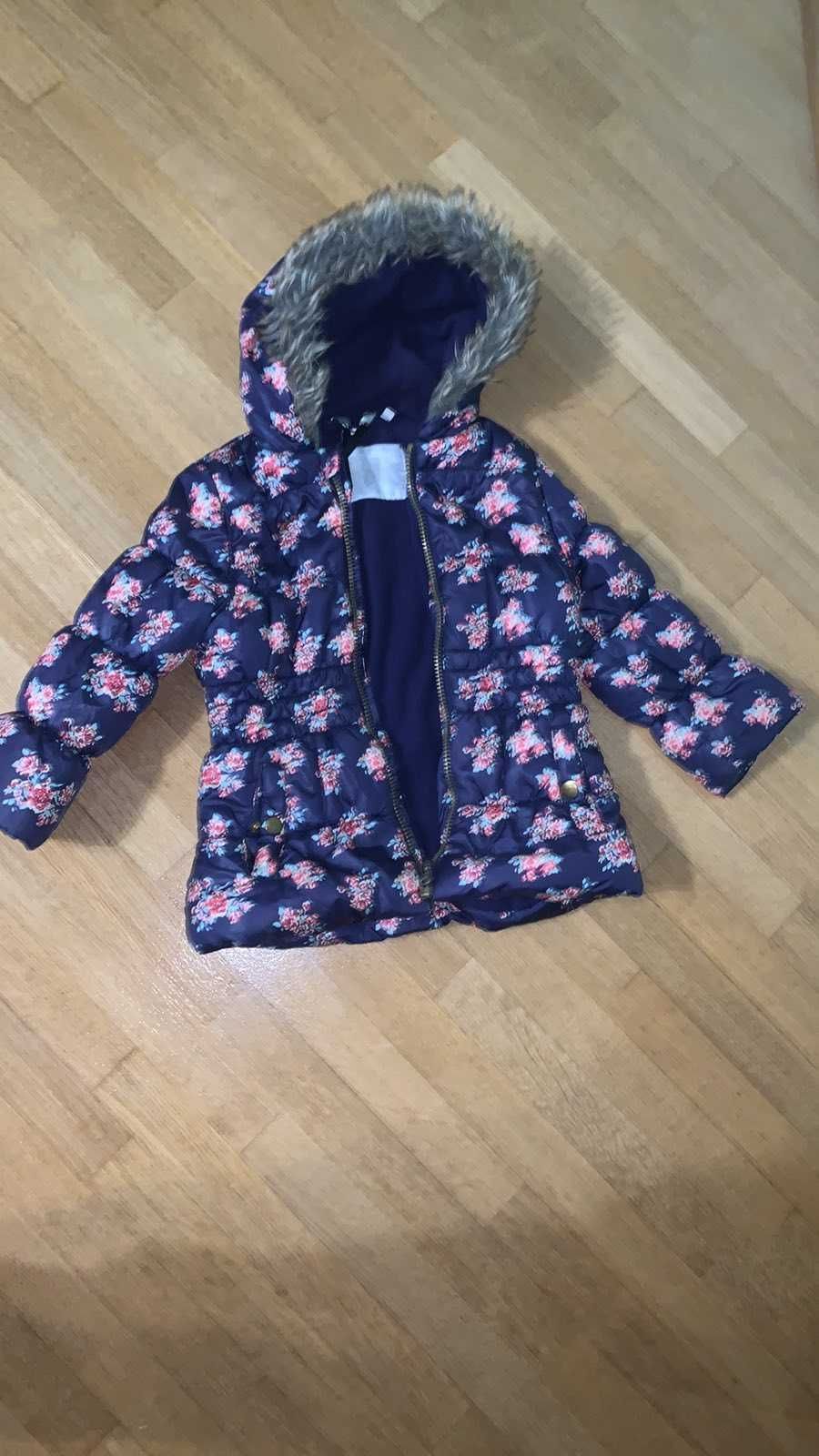 Куртка тепла зимова для дівчинки 4-5 років.