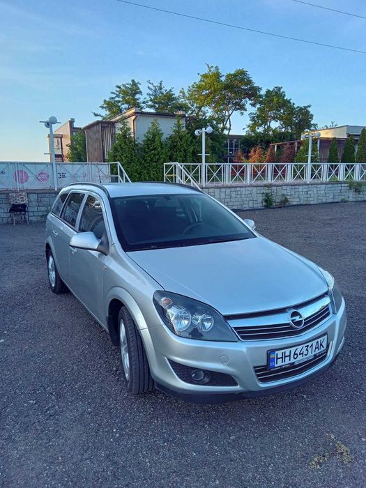 Продам автомобіль від хазяїна. Авто в гарному стані. Сів та поїхав.