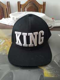 Boné de cor preta KING