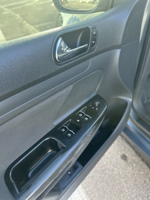 Volkswagen Golf 5 2005 1.6 газ/бенз клімат