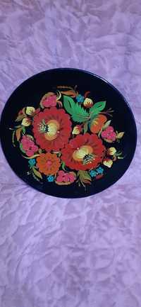 Декоративная тарелка, петриковская роспись
