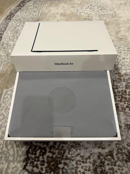 Macbook air M2 13’ 16/512