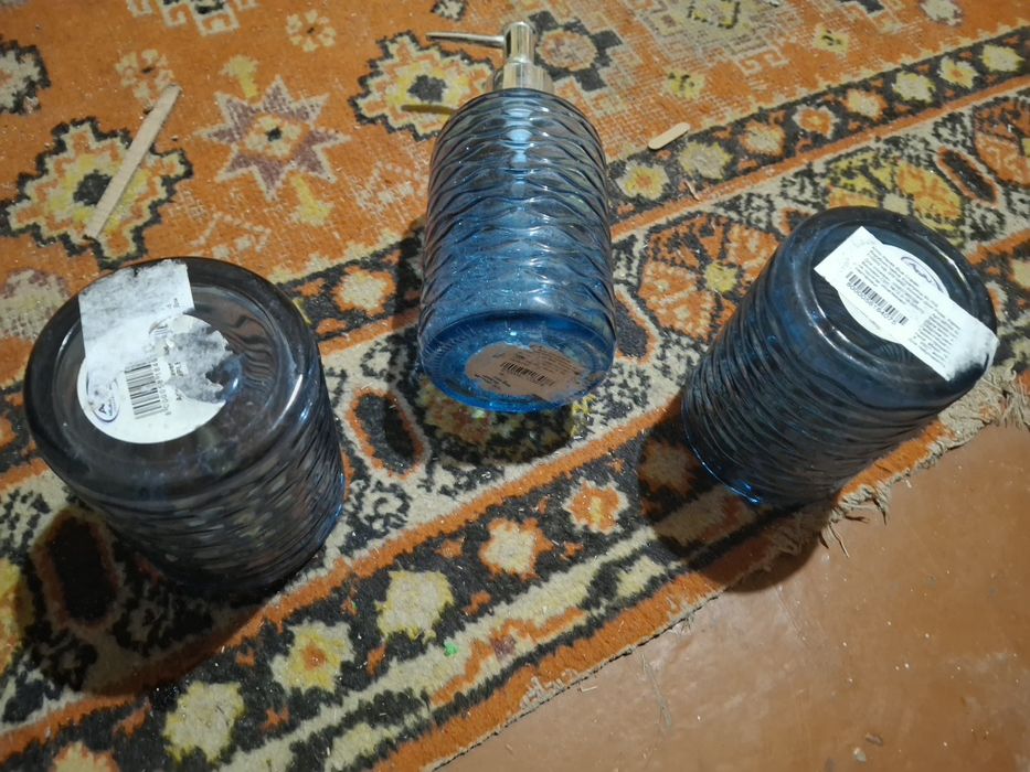 Набір для ванної кмнати дозатор для рідкого мила та 2 станчики 299 грн