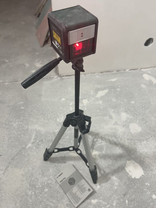 Laser krzyżowy Quigo Bosch + statyw