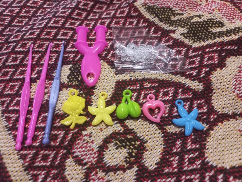 Набір резинок та аксесуарів для творчості