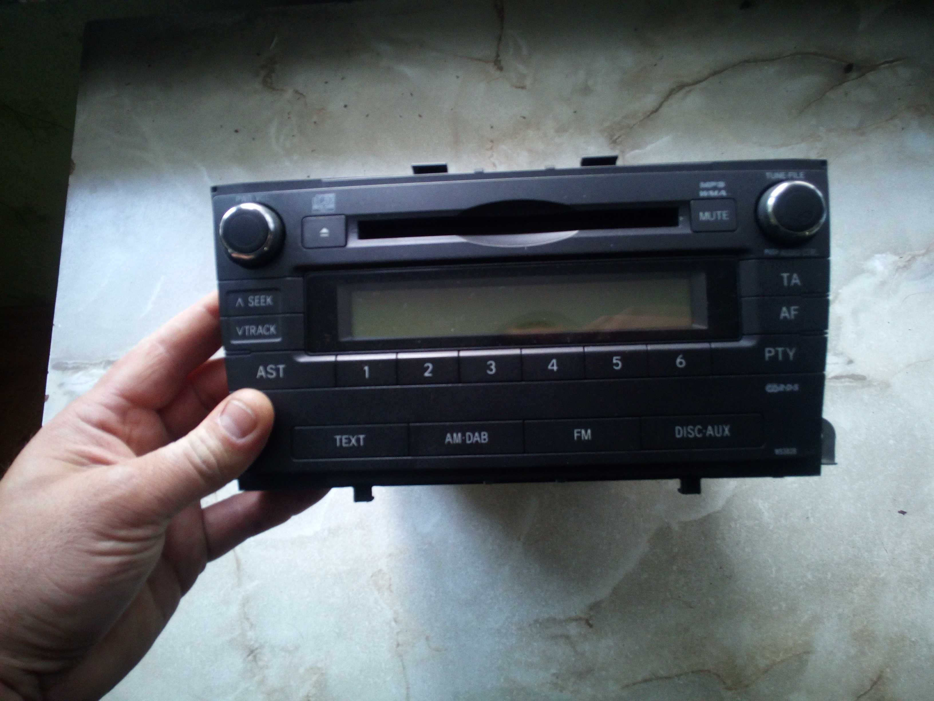 toyota AVENSIS T27 09-15 radio fabryczne