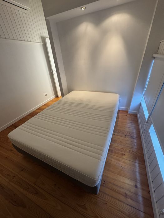 Cama Casal Completa - Pouco uso - 140x200 cm