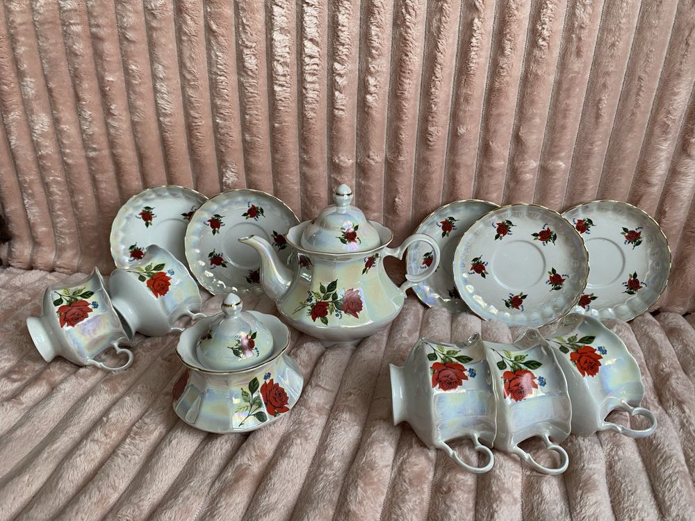 Продам сервиз с розами