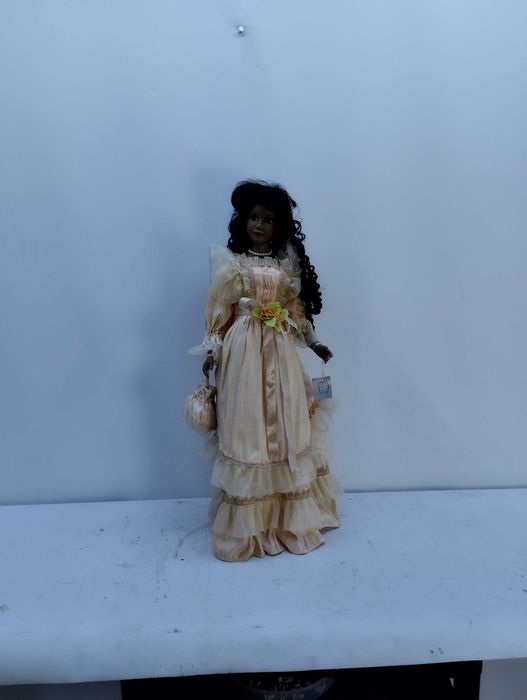 Duża Lalka Porcelanowa