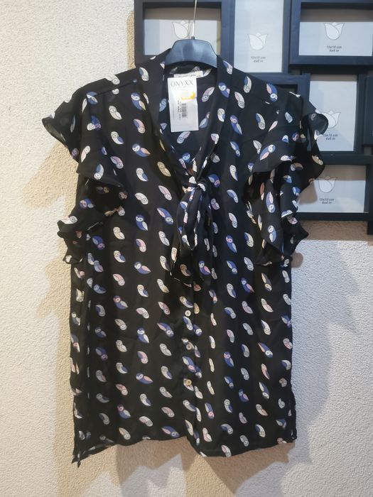 Bluzka damska wiazana pod szyją elegancka nowa L/XL 
Rozmiar L/XL
Dług