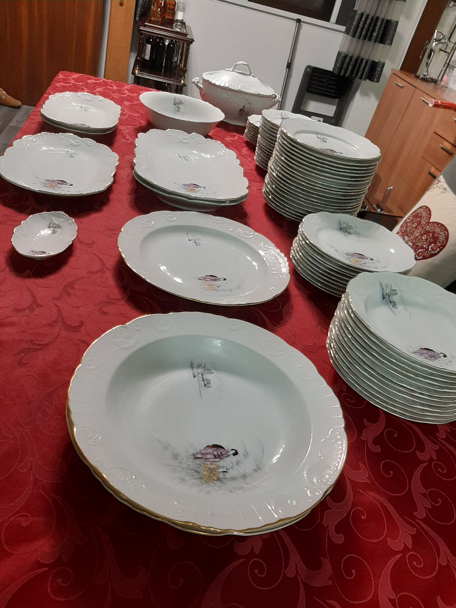 Serviço de jantar Vista Alegre ( 77 peças)