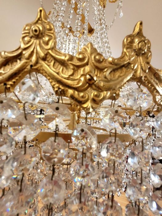 Kryształowy żyrandol z mosiądzu – pałacowy