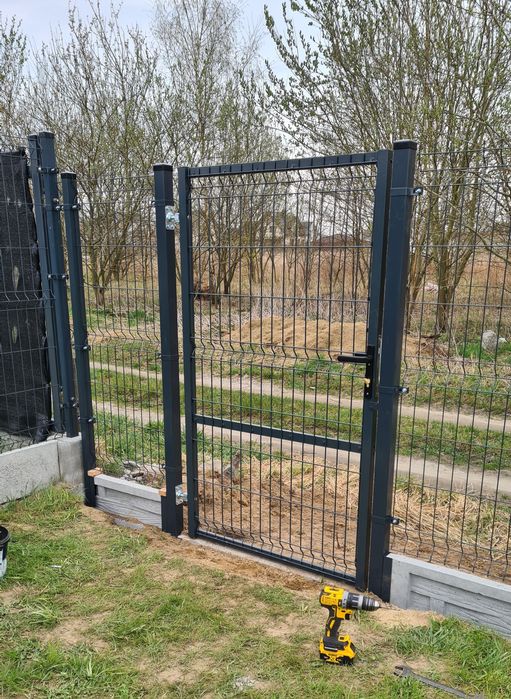 Panele Ogrodzeniowe 3D Ogrodzenia Panelowe Montaż Podmurówka Brama Fur