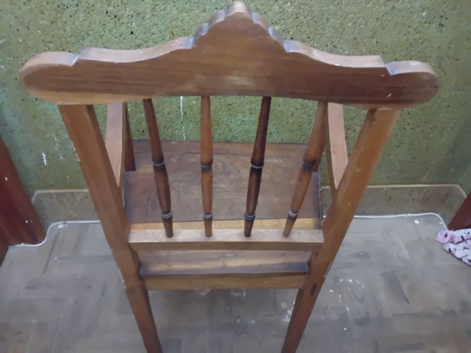 Cadeirão de madeira maciça, antiguidade