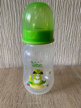 Пляшка пластикова Lindo вигнута з силіконовою соскою,125 мл