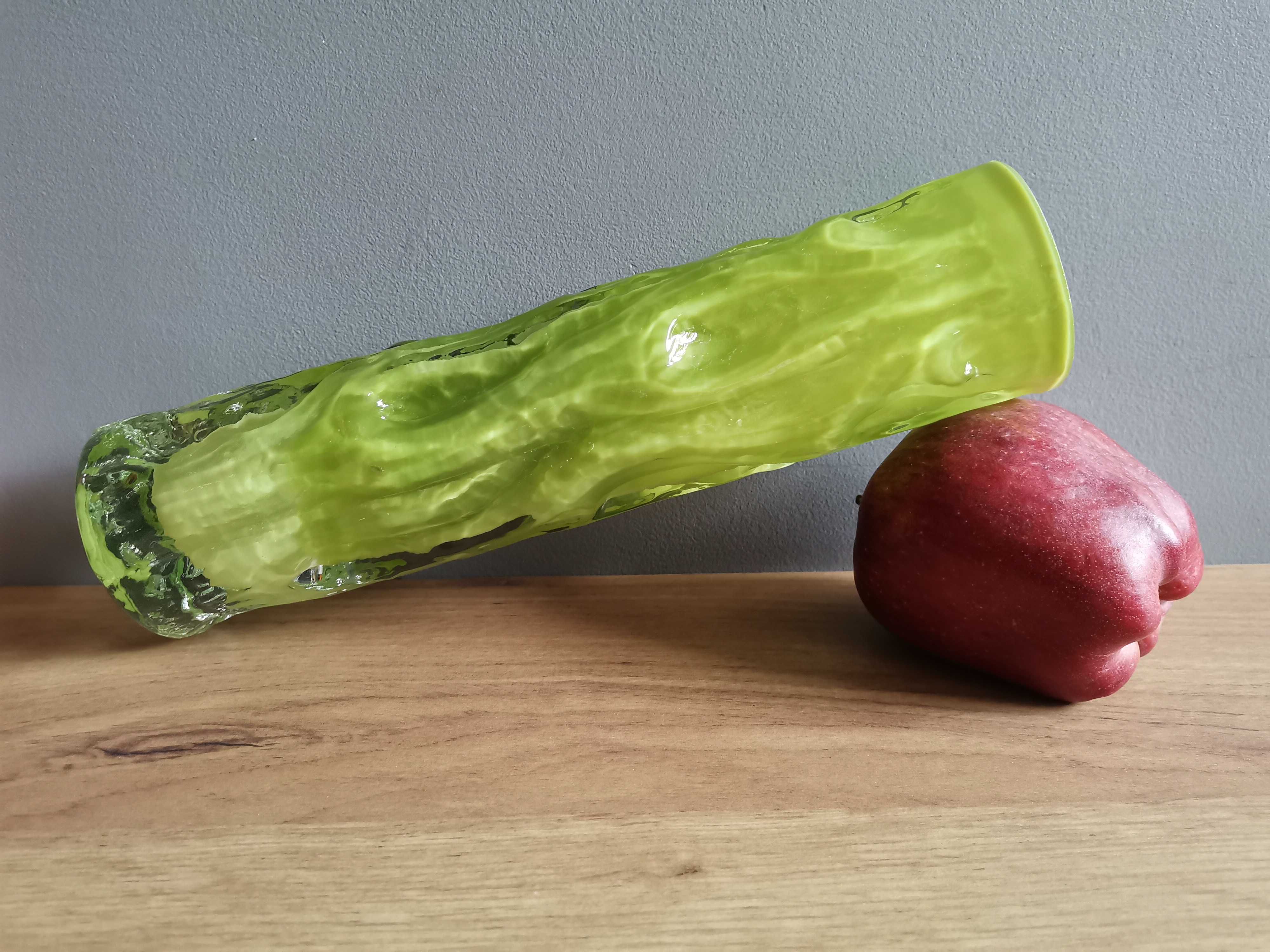 Stary zielony, groszkowy wazon Ingrid Glass Niemcy 1970