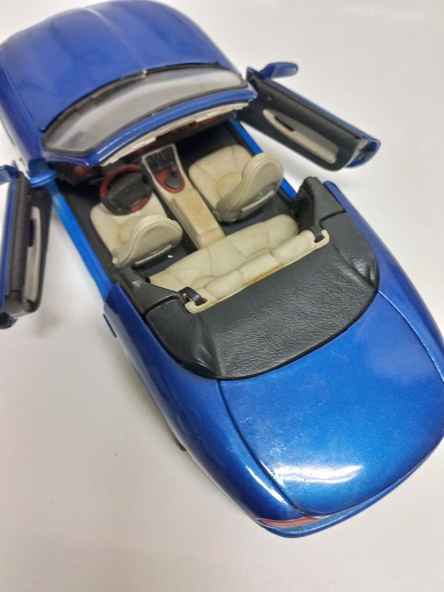 Miniatura JAGUAR XK8. Impecável
