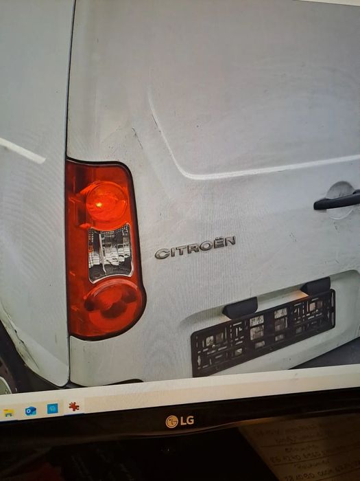 Citroen Berlingo II lampa tylna lewa 9680608080  9677205580