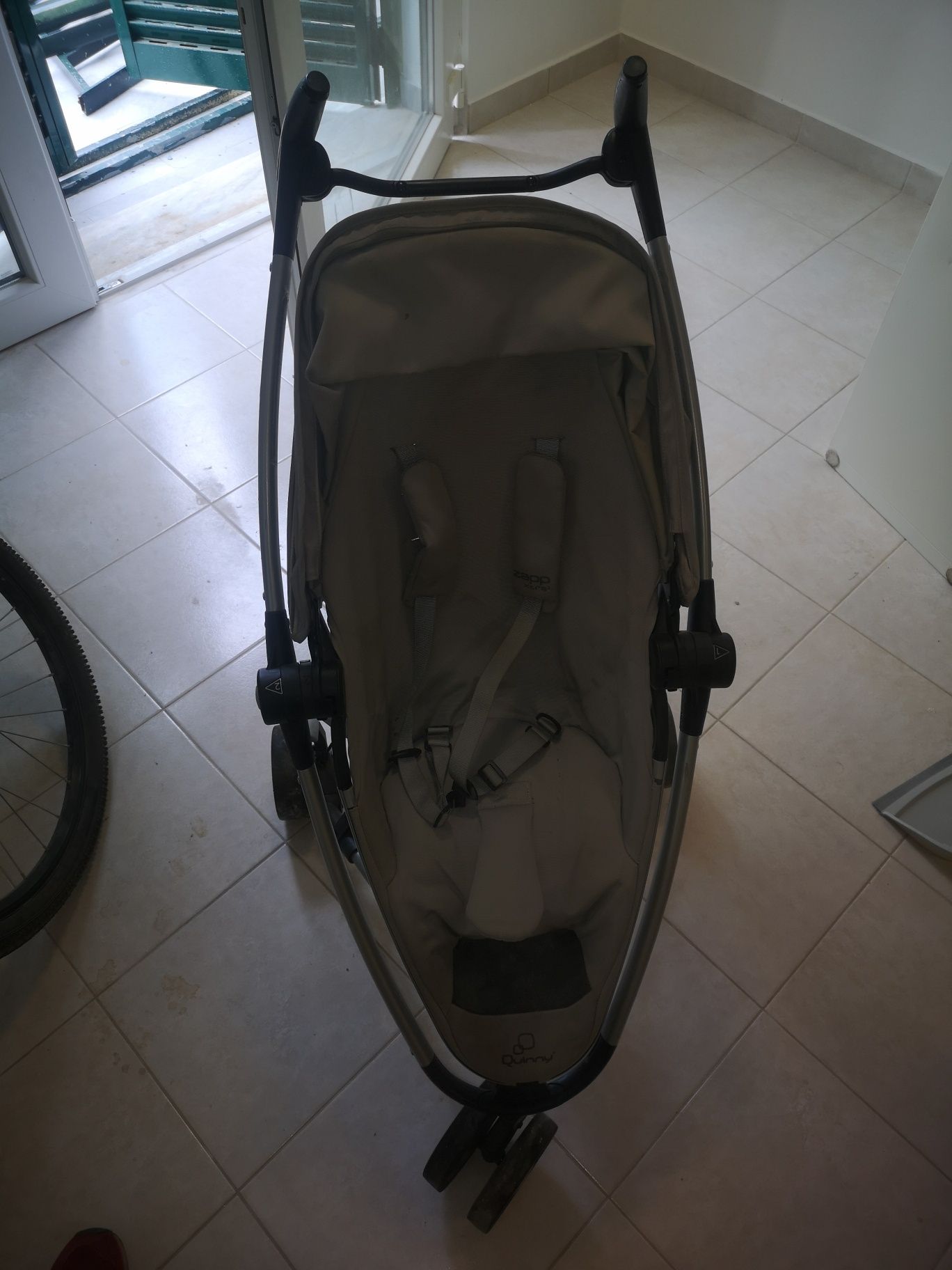 Carrinho marca Quinny isofix