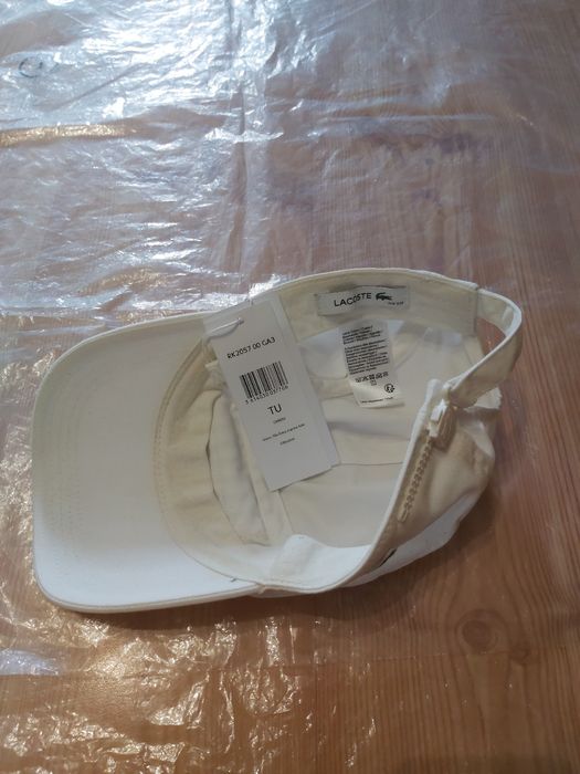 Biała czapka z daszkiem Lacoste