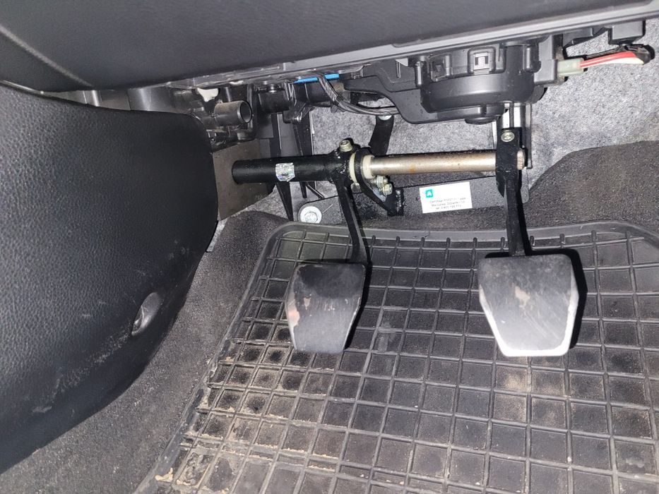 Pedały do nauki jazdy Toyota Yaris 3 i Kia Rio 4 kompletne