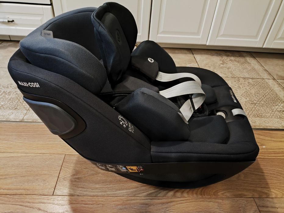 Maxi Cosi Pearl 360 + baza; czarny; od narodzin (0m) do 15kg (4-5 lat)