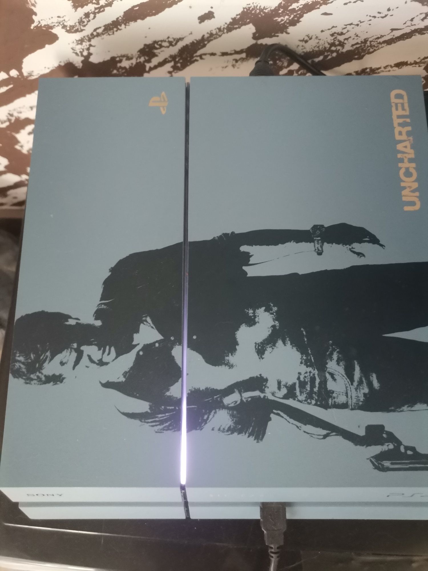 PS4 Uncharted Edition 1TB + 2 Comandos