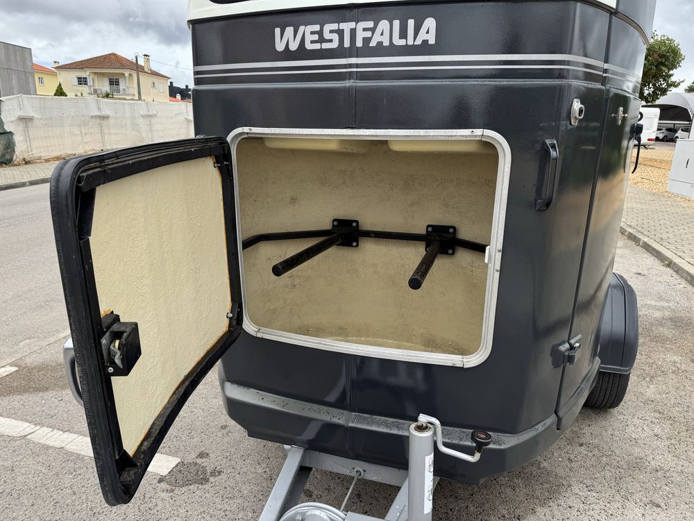 Atrelado para transporte de 2 cavalos