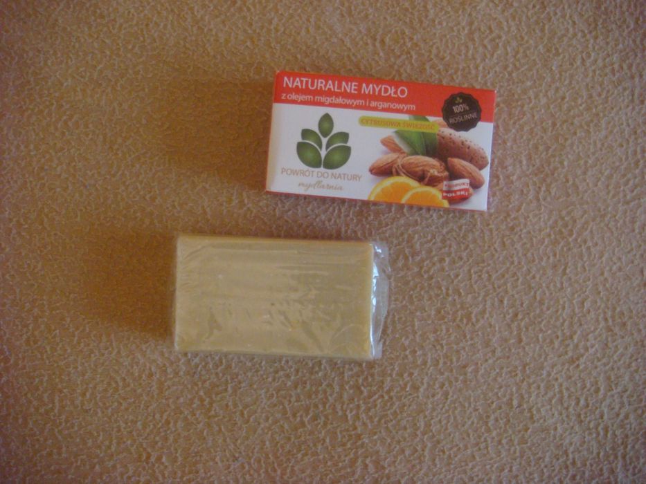 mydła naturalne z woskiem pszczelim, olejem migdałowym, błotem z morza