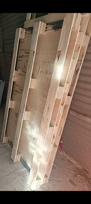 Paletes  em bom estado.