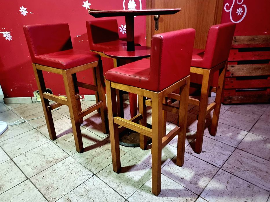 Conjunto Mesa e Cadeiras de Bar