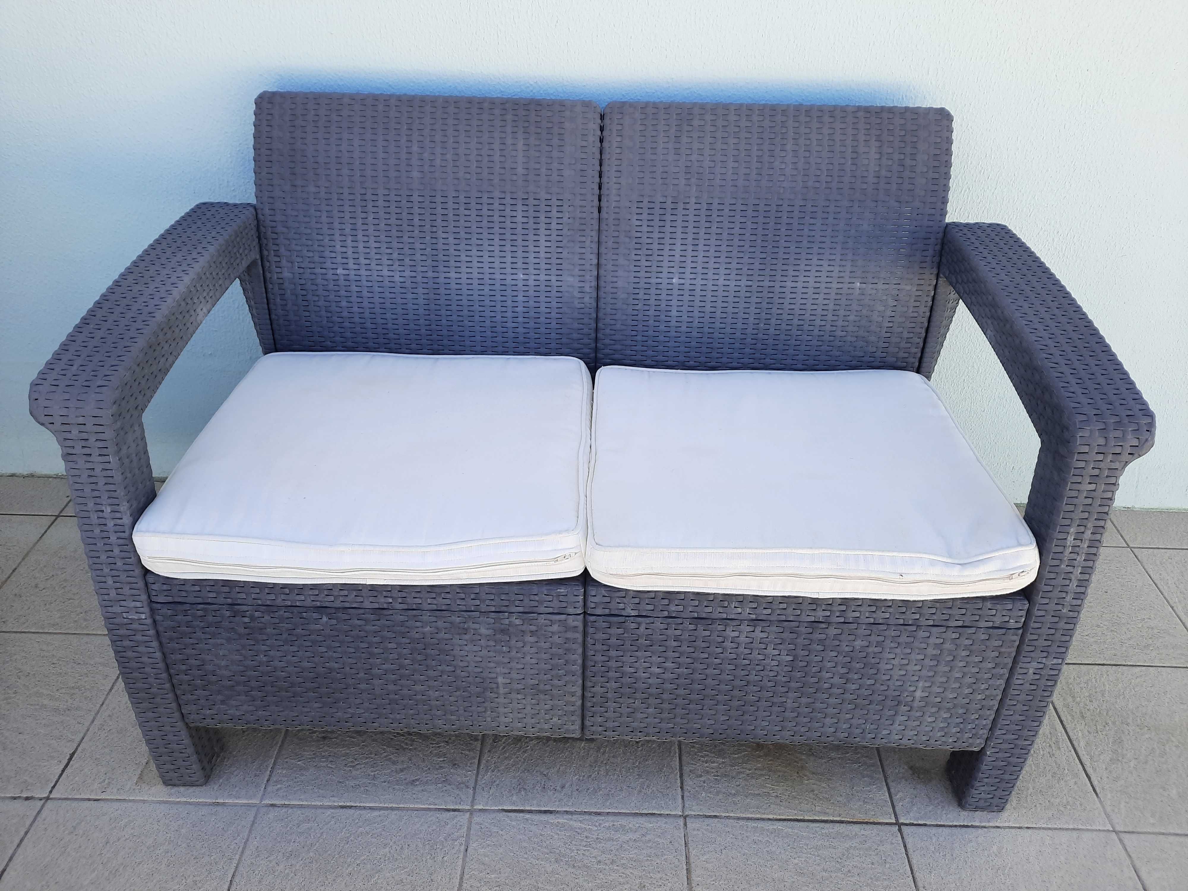 Conjunto de sofás e mesa exteriores para terraço/jardim