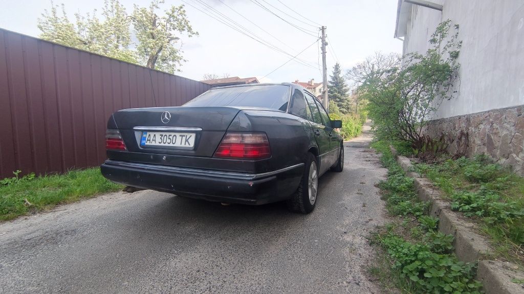 Продам Mercedes 124 E320