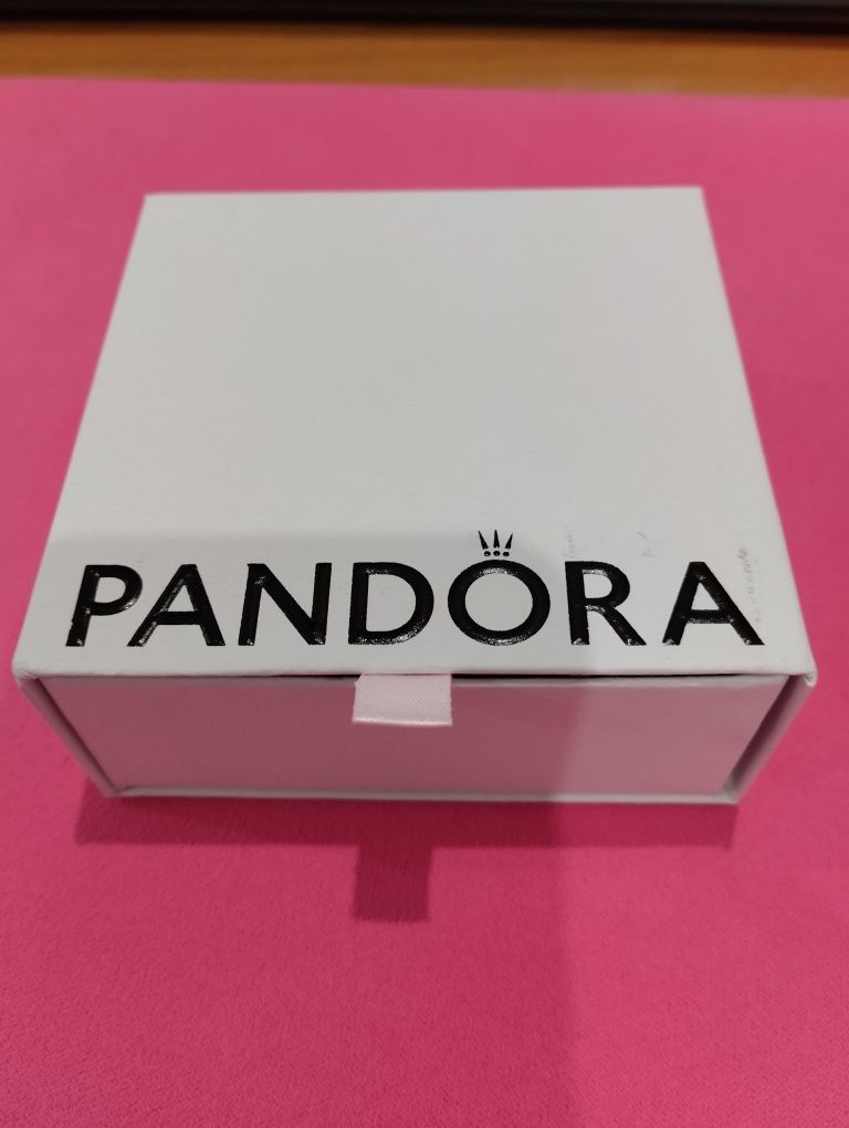 Pulseira Pandora original em caixa. Nova. Fecho em coração