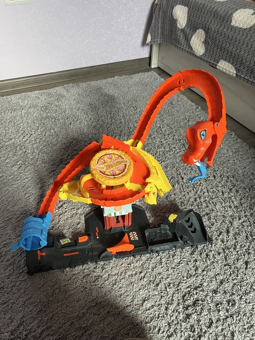 ігровий набір hot wheels pizza slam cobra attack хот вілс атака кобри