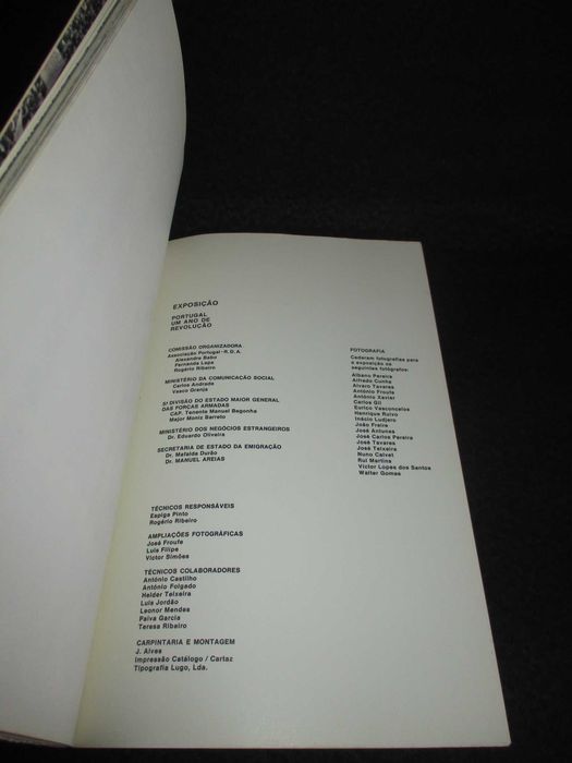 Livro Portugal Um Ano de Revolução 1974 Muito Raro