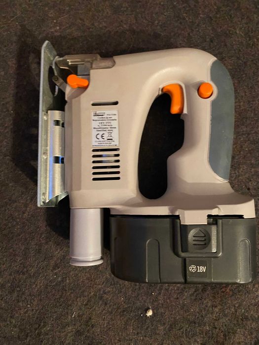 Wyrzynarka bezprzewodowa z ładowarką